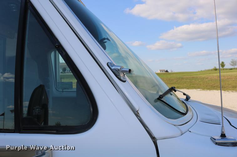 image for item DD0182 1988 Ford Econoline E350 ambulance