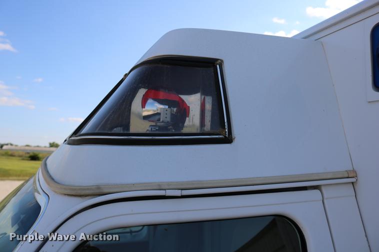 image for item DD0182 1988 Ford Econoline E350 ambulance