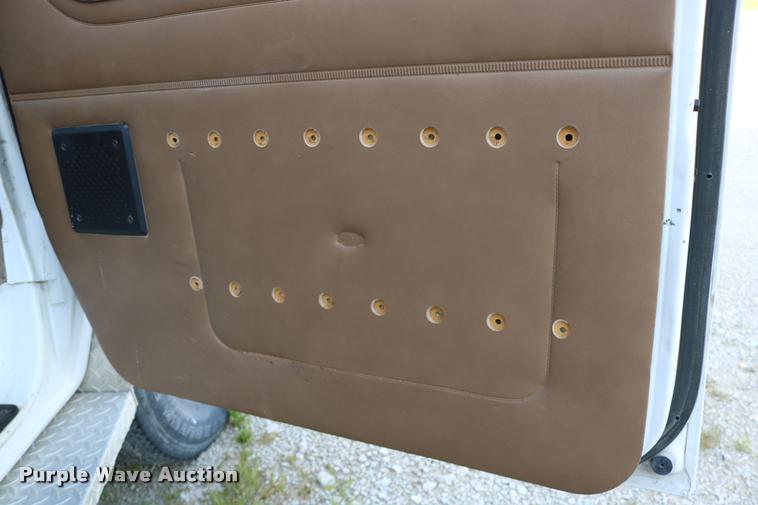 image for item DD0182 1988 Ford Econoline E350 ambulance