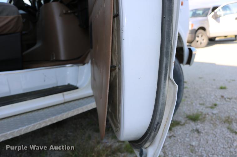 image for item DD0182 1988 Ford Econoline E350 ambulance