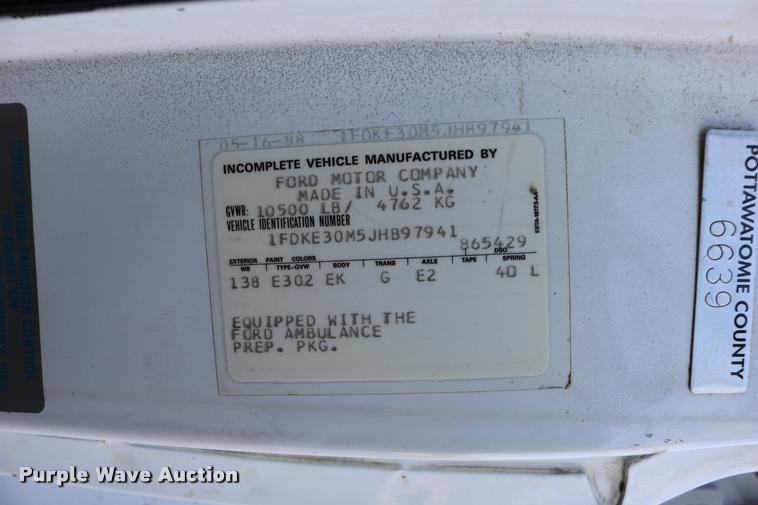 image for item DD0182 1988 Ford Econoline E350 ambulance