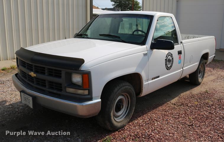 image for item DD0248 1995 Chevrolet Cheyenne 1500 pickup truck