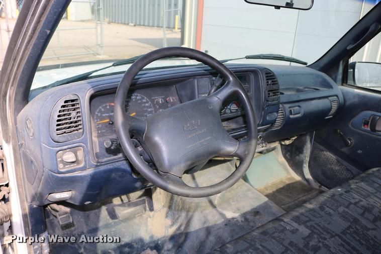 image for item DD0248 1995 Chevrolet Cheyenne 1500 pickup truck