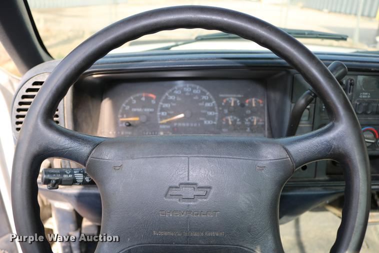 image for item DD0248 1995 Chevrolet Cheyenne 1500 pickup truck