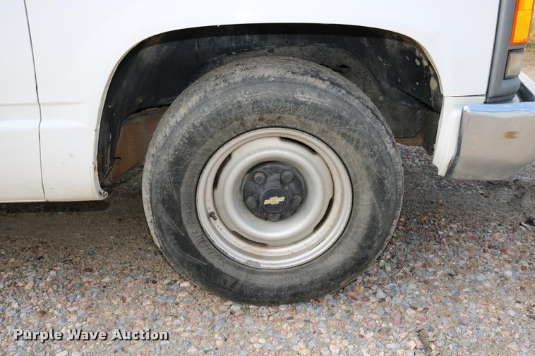 image for item DD0248 1995 Chevrolet Cheyenne 1500 pickup truck