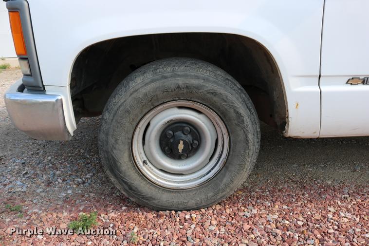 image for item DD0248 1995 Chevrolet Cheyenne 1500 pickup truck