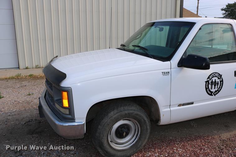 image for item DD0248 1995 Chevrolet Cheyenne 1500 pickup truck