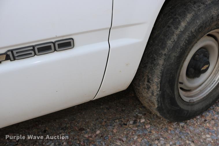 image for item DD0248 1995 Chevrolet Cheyenne 1500 pickup truck