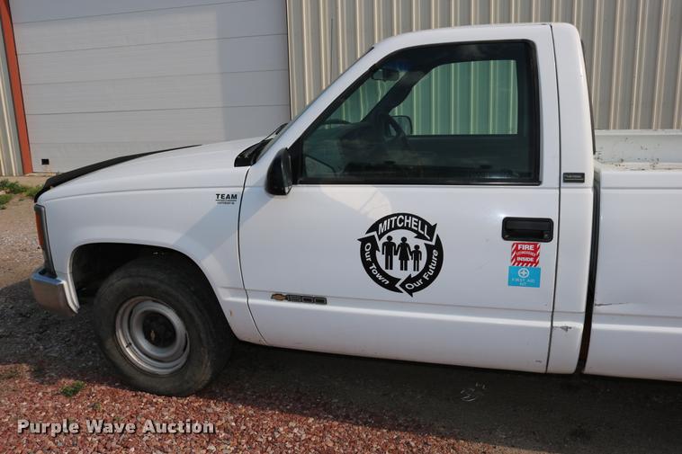 image for item DD0248 1995 Chevrolet Cheyenne 1500 pickup truck