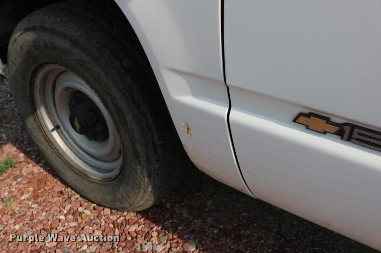image for item DD0248 1995 Chevrolet Cheyenne 1500 pickup truck