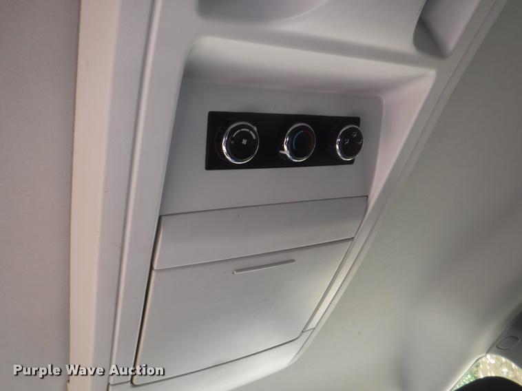 image for item DD0867 2010 Chrysler Town & Country van