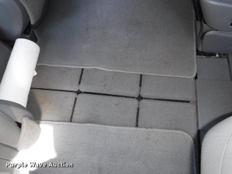 image for item DD0867 2010 Chrysler Town & Country van