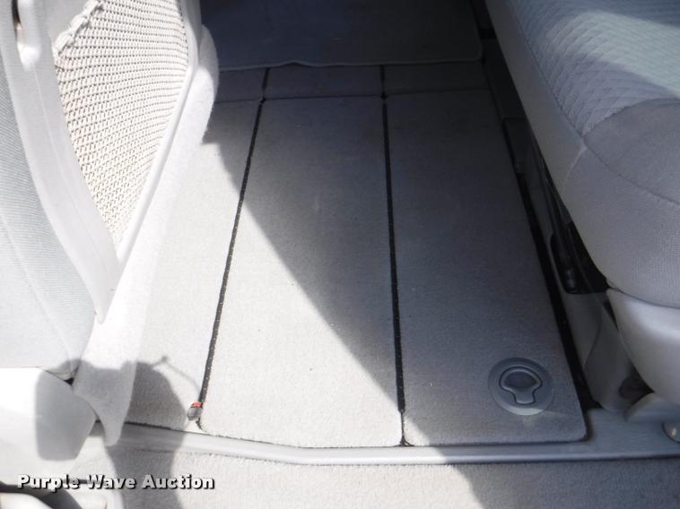 image for item DD0867 2010 Chrysler Town & Country van