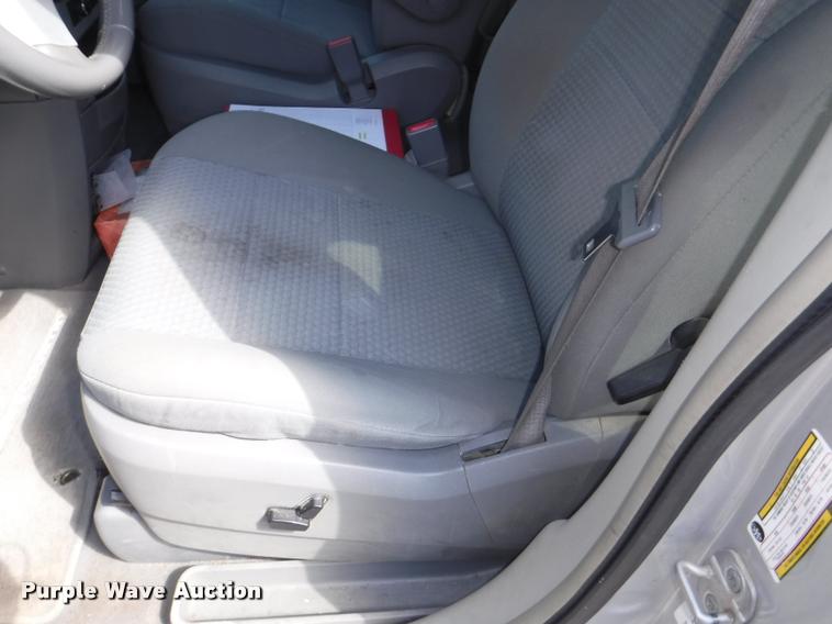 image for item DD0867 2010 Chrysler Town & Country van