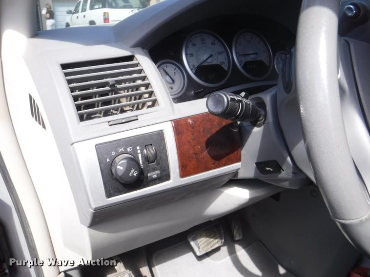 image for item DD0867 2010 Chrysler Town & Country van