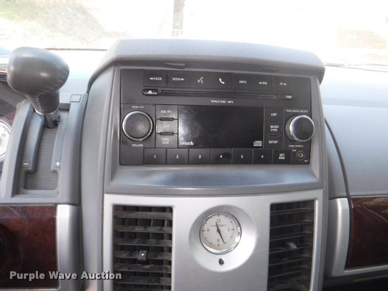 image for item DD0867 2010 Chrysler Town & Country van