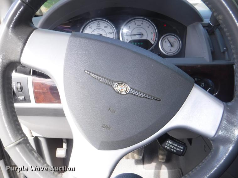 image for item DD0867 2010 Chrysler Town & Country van