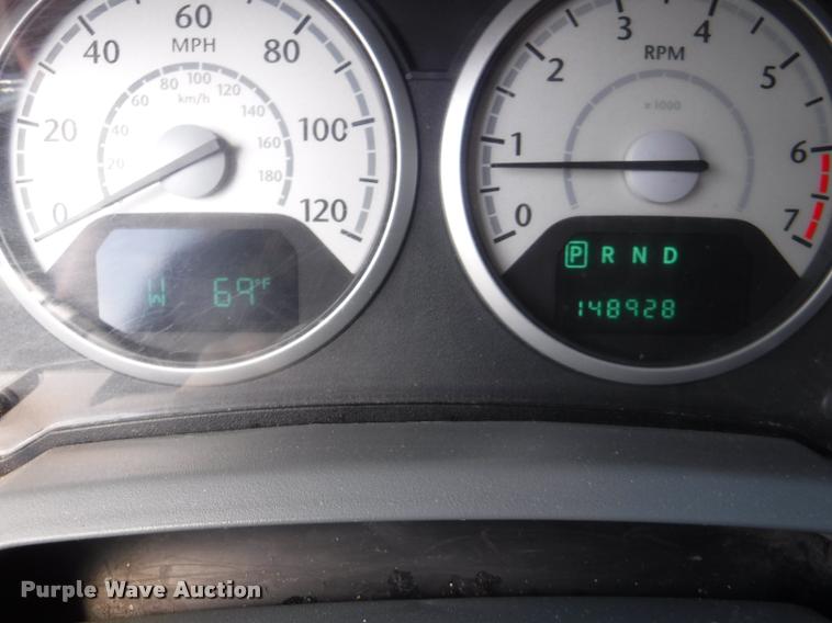 image for item DD0867 2010 Chrysler Town & Country van