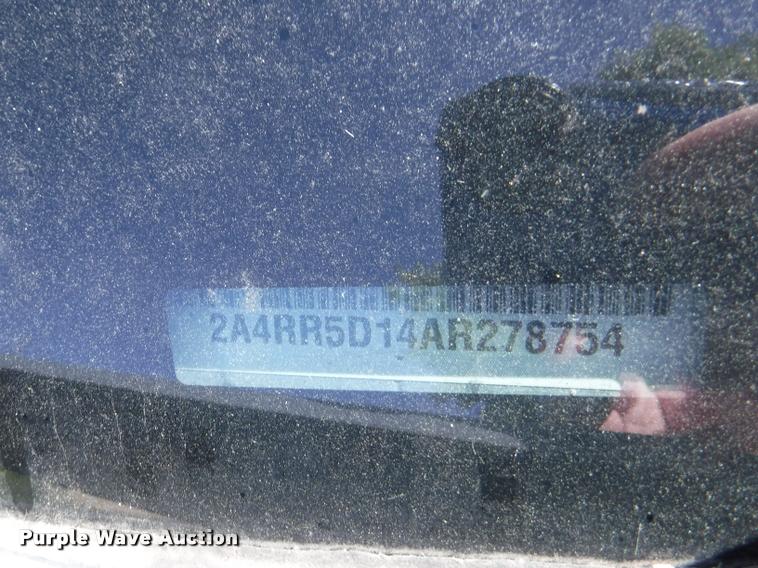 image for item DD0867 2010 Chrysler Town & Country van