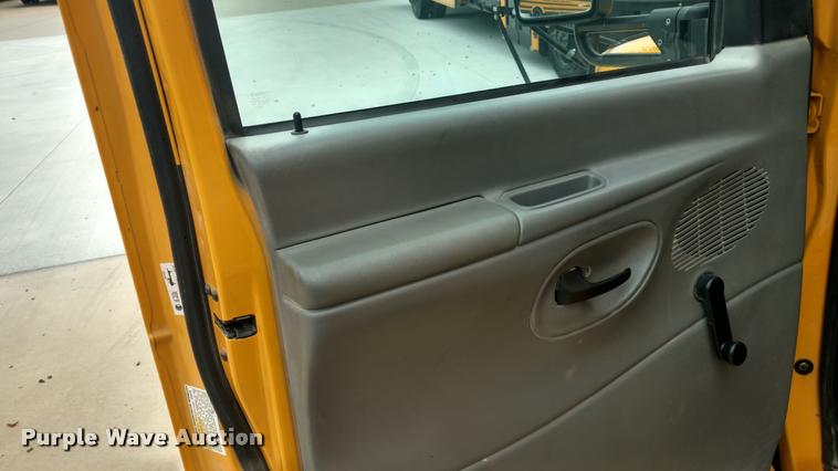 image for item DI9839 2004 Ford E450 school bus