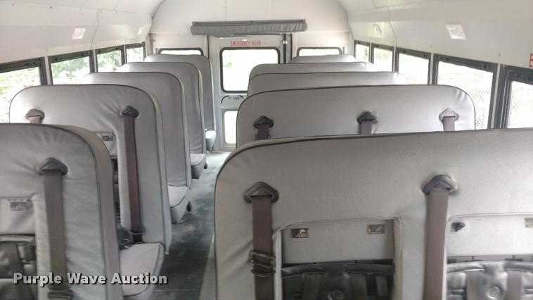 image for item DI9839 2004 Ford E450 school bus