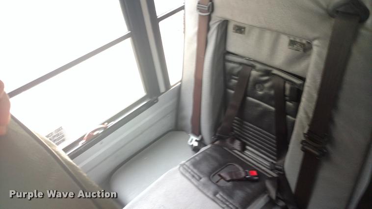 image for item DI9839 2004 Ford E450 school bus