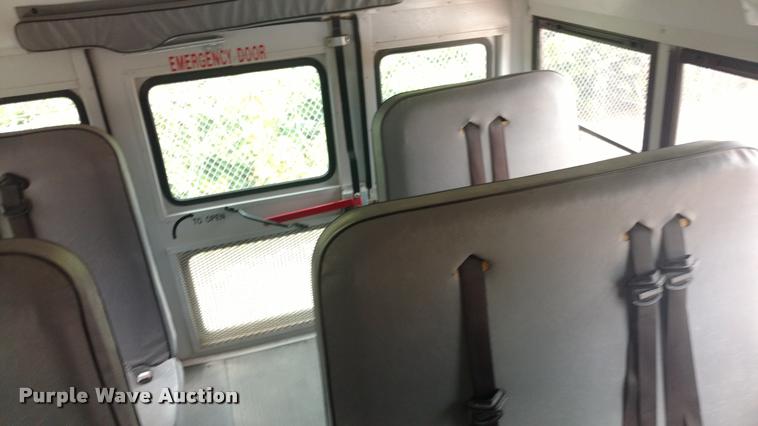 image for item DI9839 2004 Ford E450 school bus