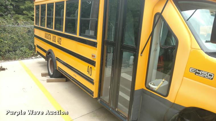 image for item DI9839 2004 Ford E450 school bus