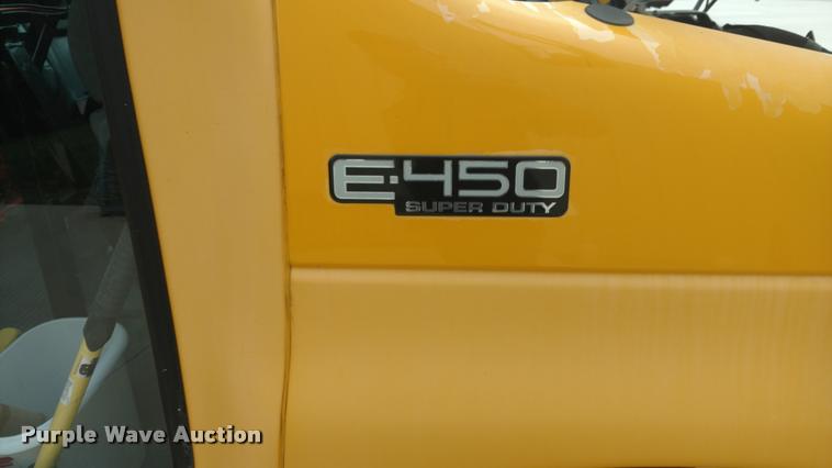 image for item DI9839 2004 Ford E450 school bus