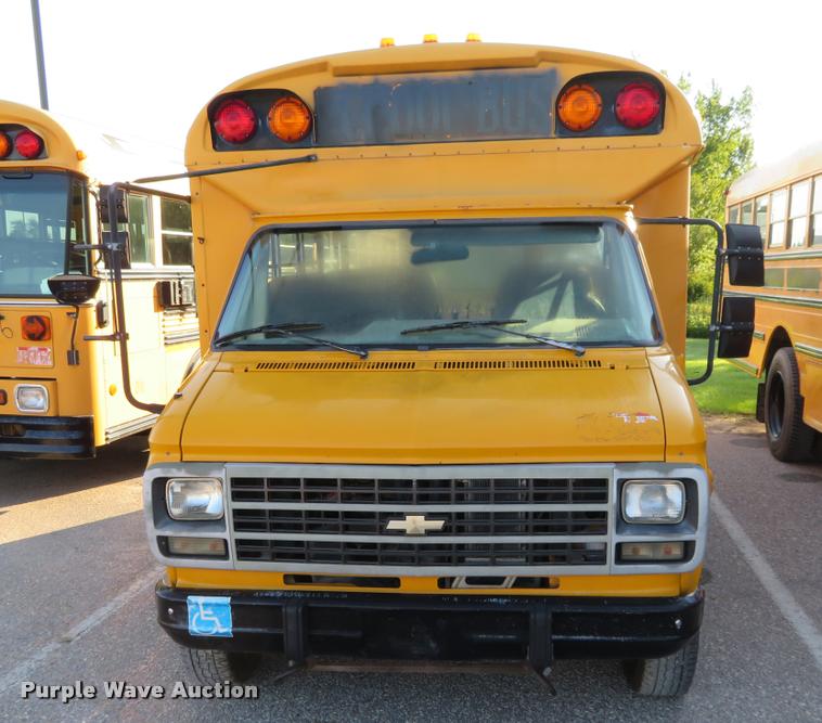 image for item DI9841 1995 Chevrolet G3500 school bus