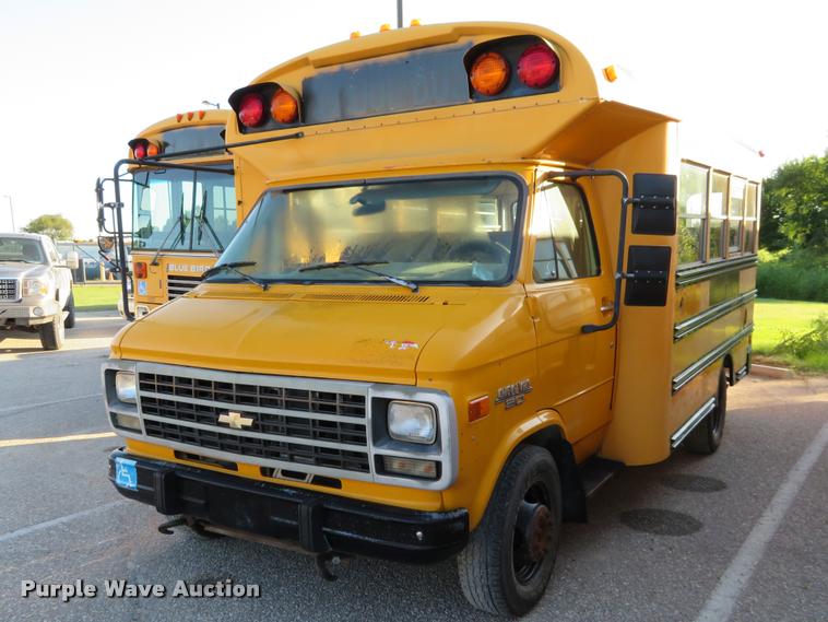 image for item DI9841 1995 Chevrolet G3500 school bus