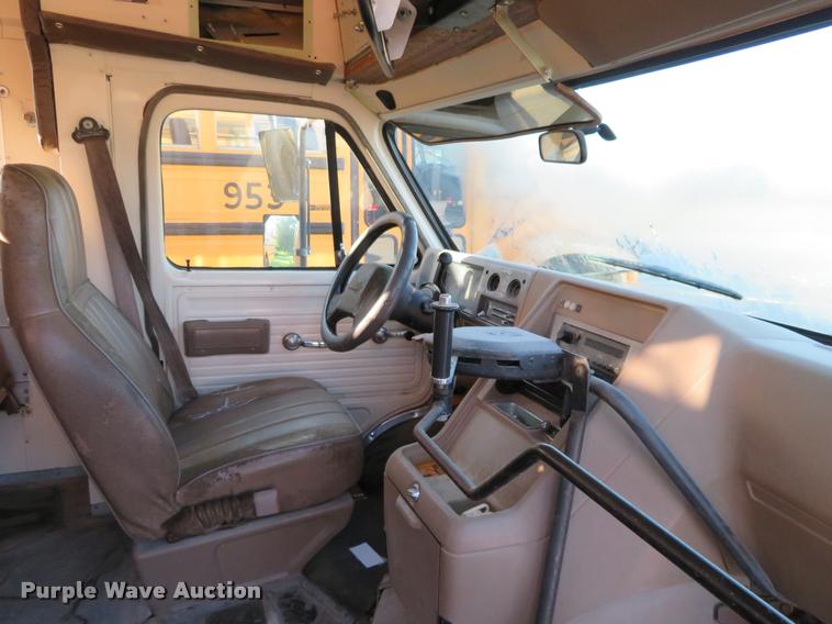 image for item DI9841 1995 Chevrolet G3500 school bus
