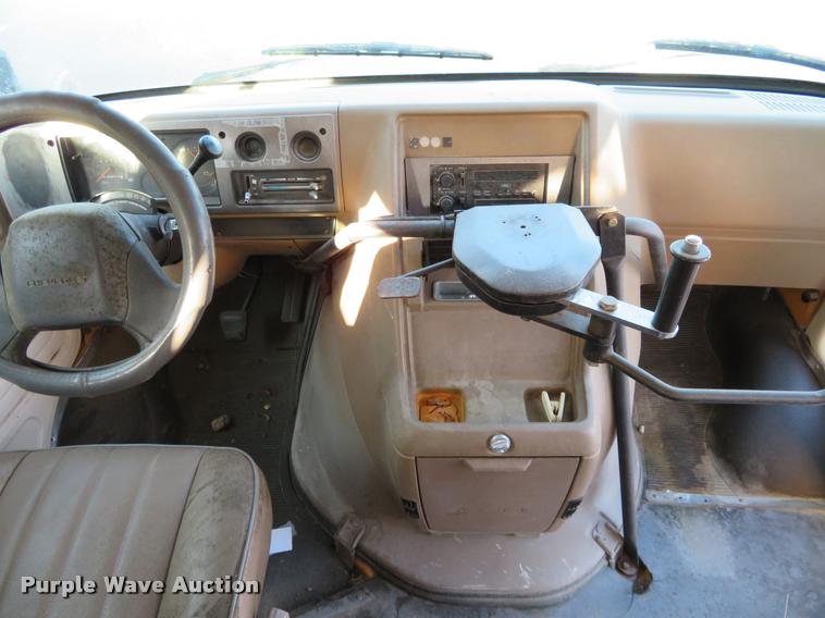 image for item DI9841 1995 Chevrolet G3500 school bus