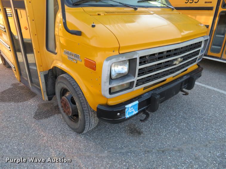 image for item DI9841 1995 Chevrolet G3500 school bus