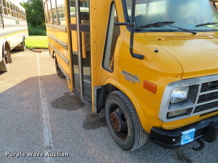 image for item DI9841 1995 Chevrolet G3500 school bus