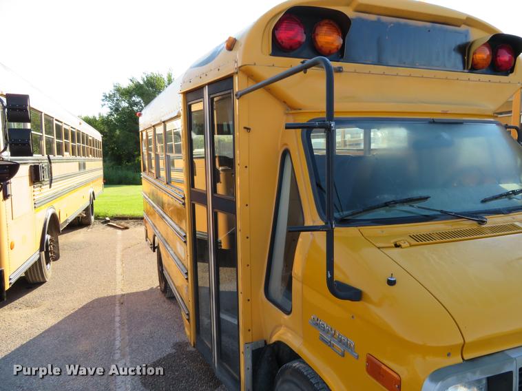 image for item DI9841 1995 Chevrolet G3500 school bus