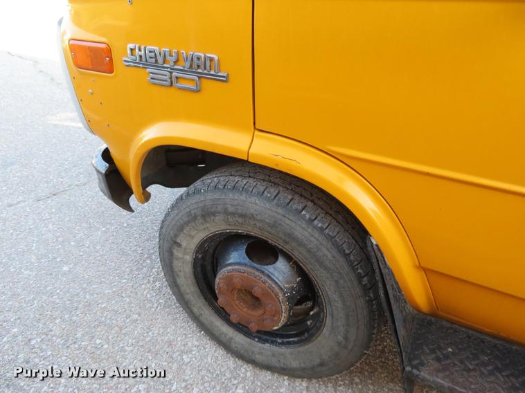 image for item DI9841 1995 Chevrolet G3500 school bus