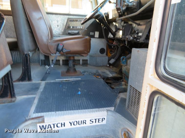 image for item DI9842 1996 International 3800 school bus