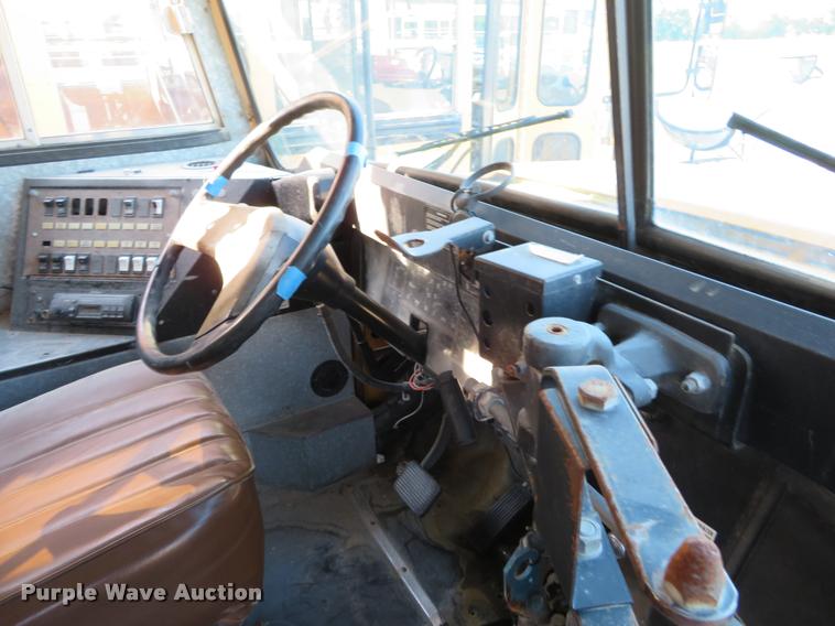 image for item DI9842 1996 International 3800 school bus