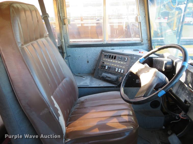 image for item DI9842 1996 International 3800 school bus