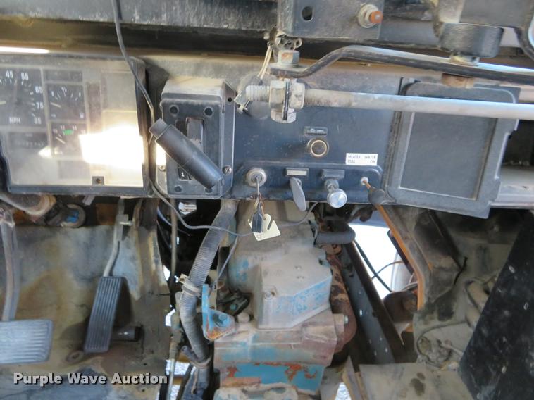 image for item DI9842 1996 International 3800 school bus