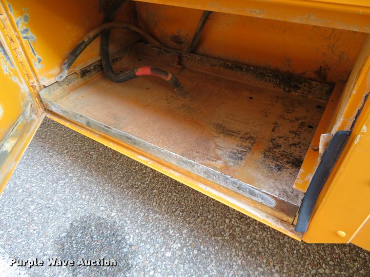 image for item DI9842 1996 International 3800 school bus