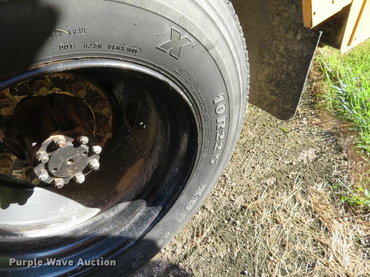 image for item DI9842 1996 International 3800 school bus