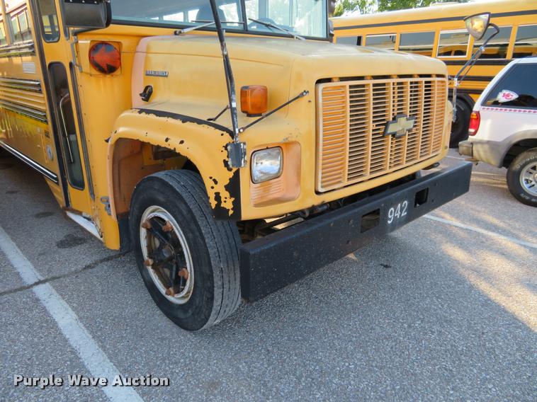 image for item DI9843 1995 Chevrolet B7 Blue Bird school bus