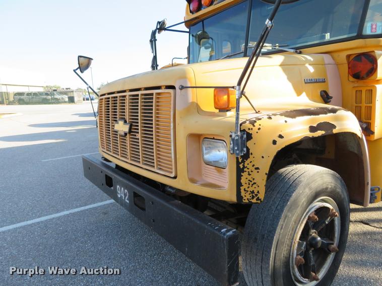 image for item DI9843 1995 Chevrolet B7 Blue Bird school bus
