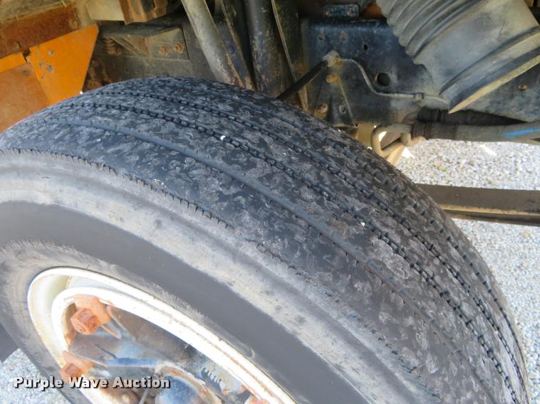 image for item DI9844 1993 Chevrolet C7500 school bus