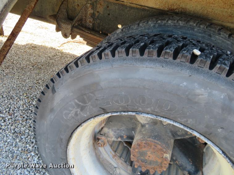 image for item DI9844 1993 Chevrolet C7500 school bus