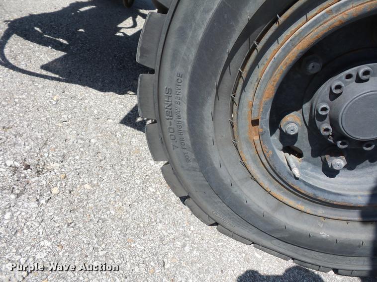 image for item DJ9645 Tennant 830 Series II street sweeper