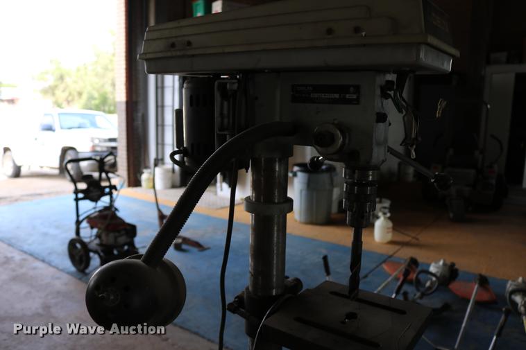 Delta DP200 shopmaster 10" drill press in Kanopolis, KS Item DM9298