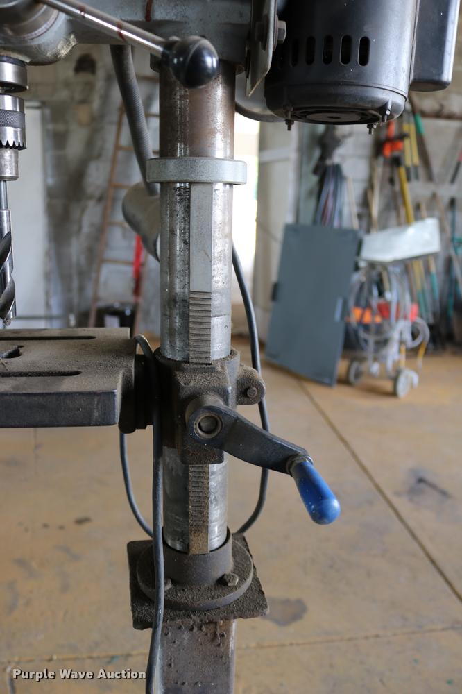 Delta DP200 shopmaster 10" drill press in Kanopolis, KS Item DM9298
